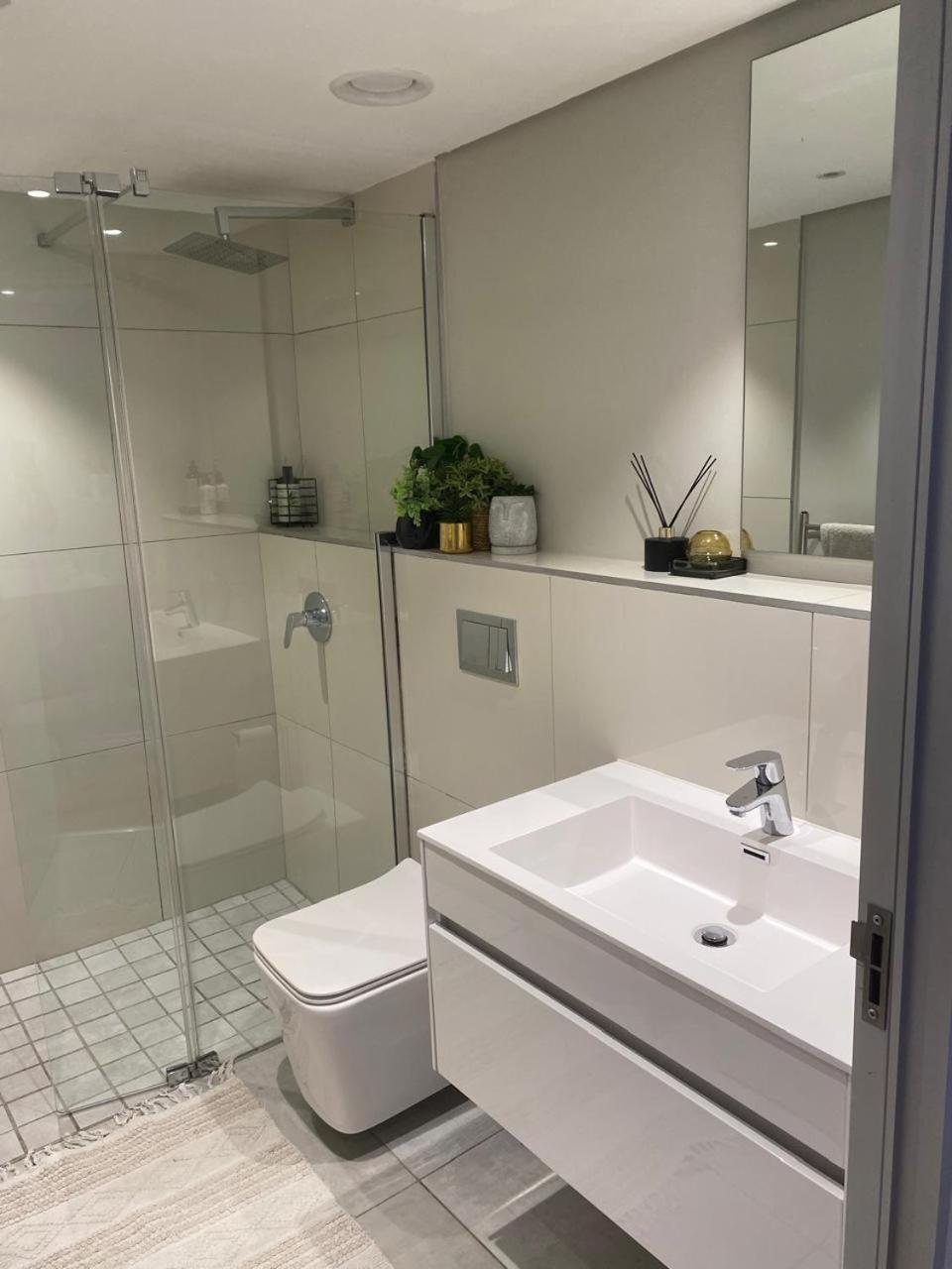 Modern Apartment In The Docklands, De Waterkant, Cape Town Stunning Views, Gorgeous Pool Deck المظهر الخارجي الصورة